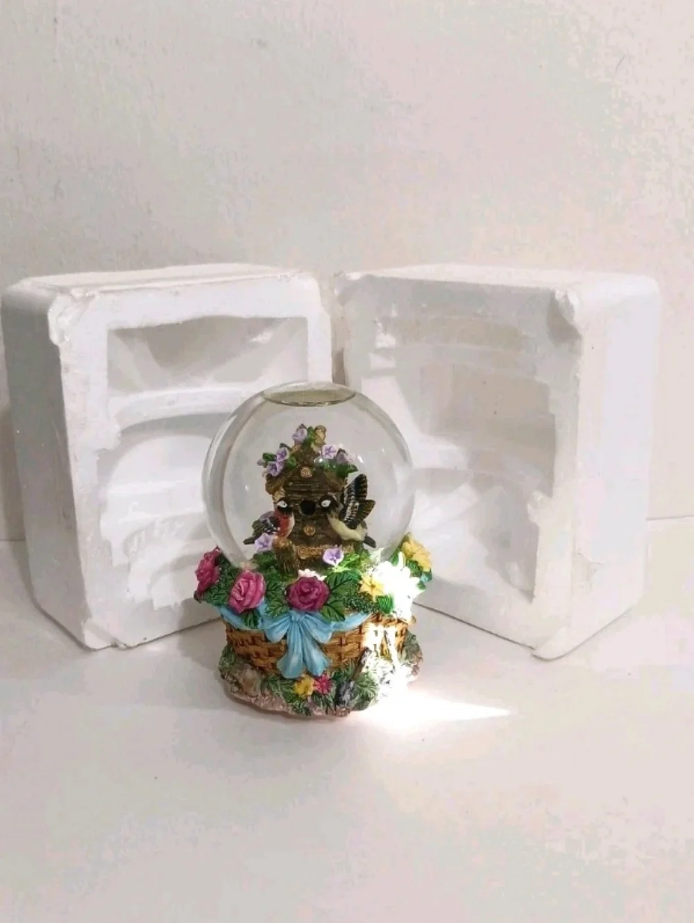 VTG Birdhouse Musical Waterglobe Snow Globe Wind Beneath My Wings Working READ